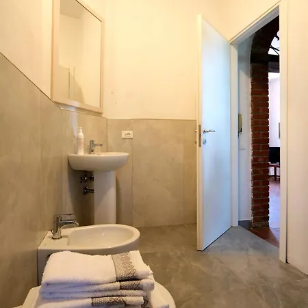 Pini Lägenhet Sarzana